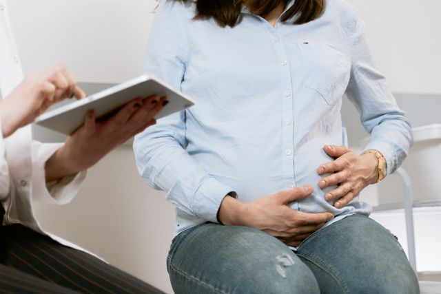 Pregnant woman speaking with a pharmacist