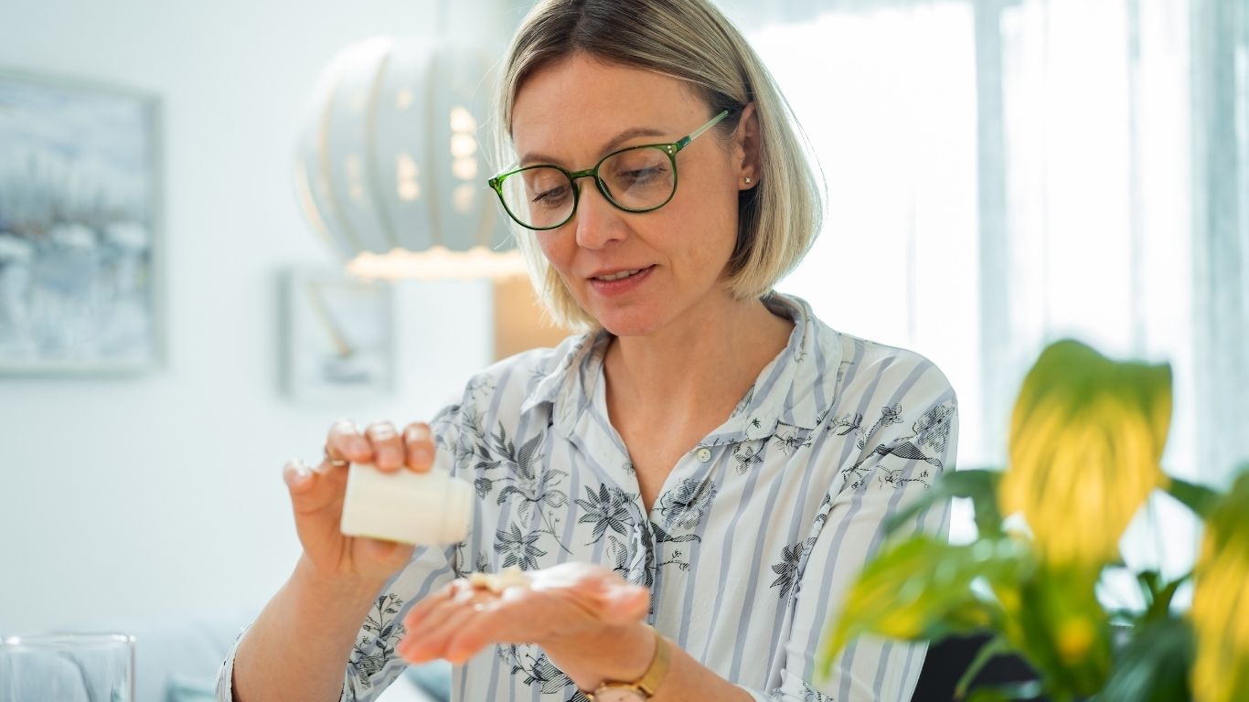 Pharmacist packing a Dose Administration Aid